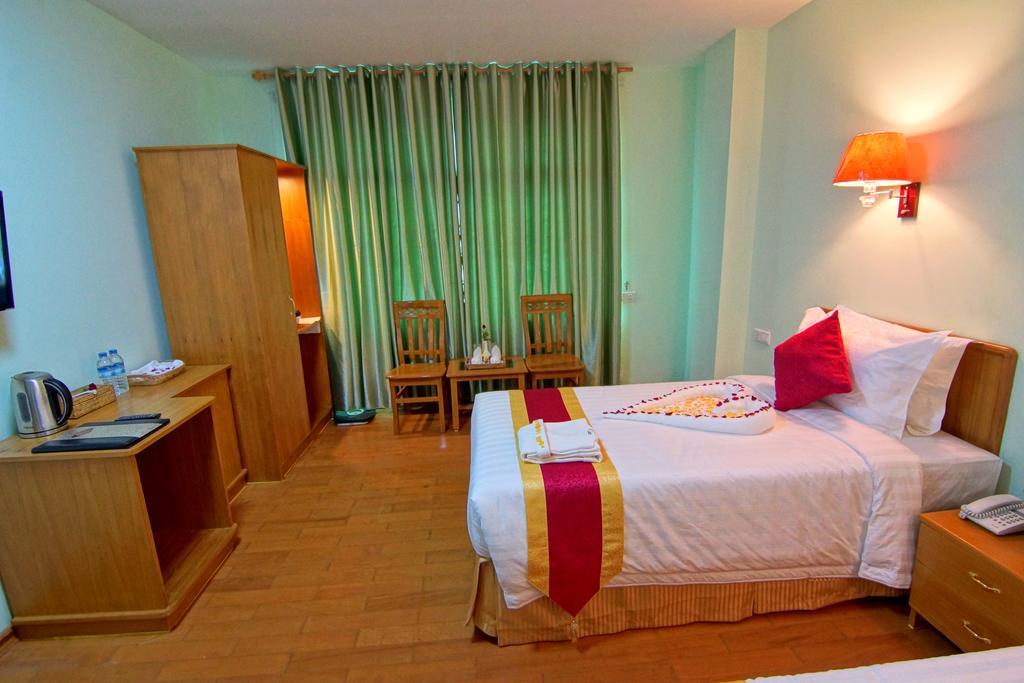 Hotel A1 Mandalay Bagian luar foto