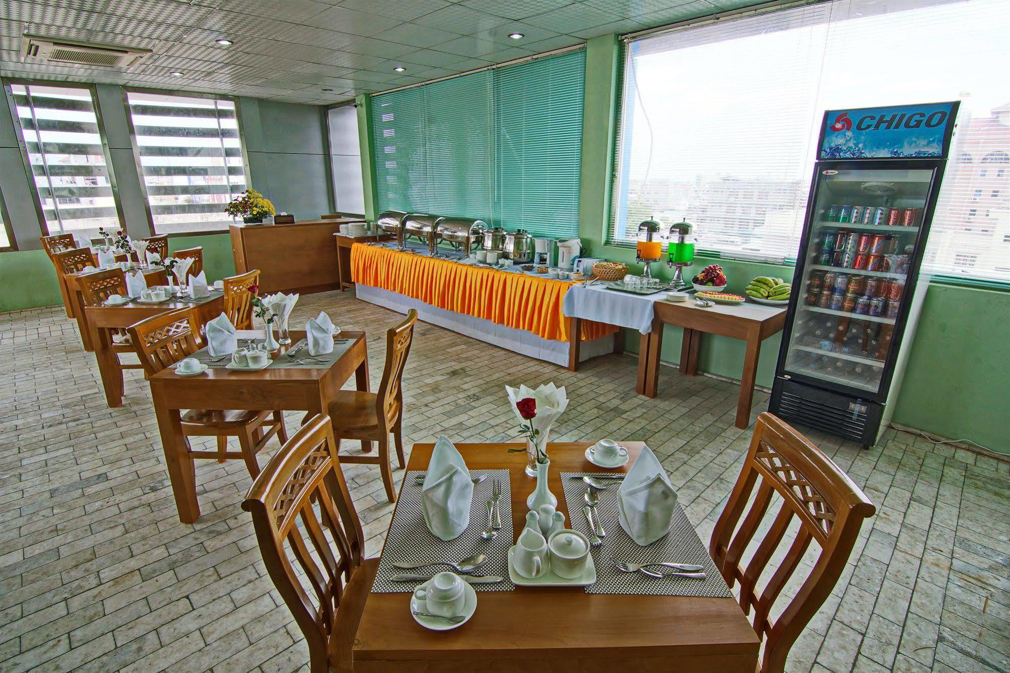 Hotel A1 Mandalay Bagian luar foto