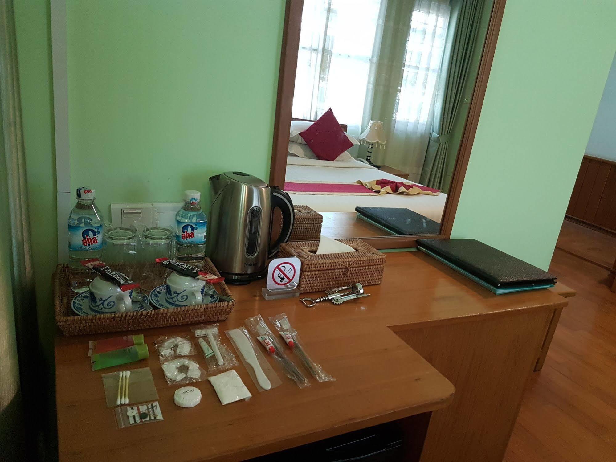 Hotel A1 Mandalay Bagian luar foto