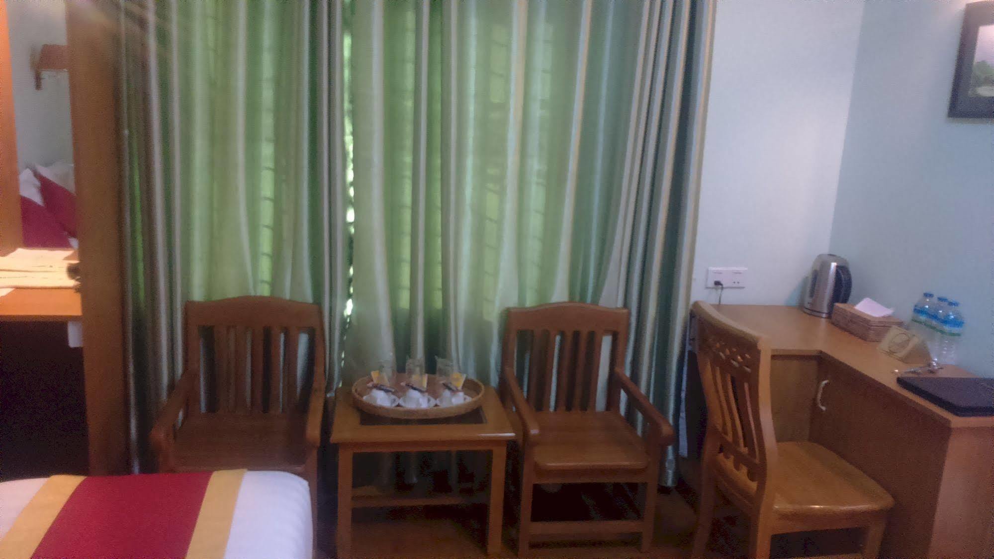 Hotel A1 Mandalay Bagian luar foto