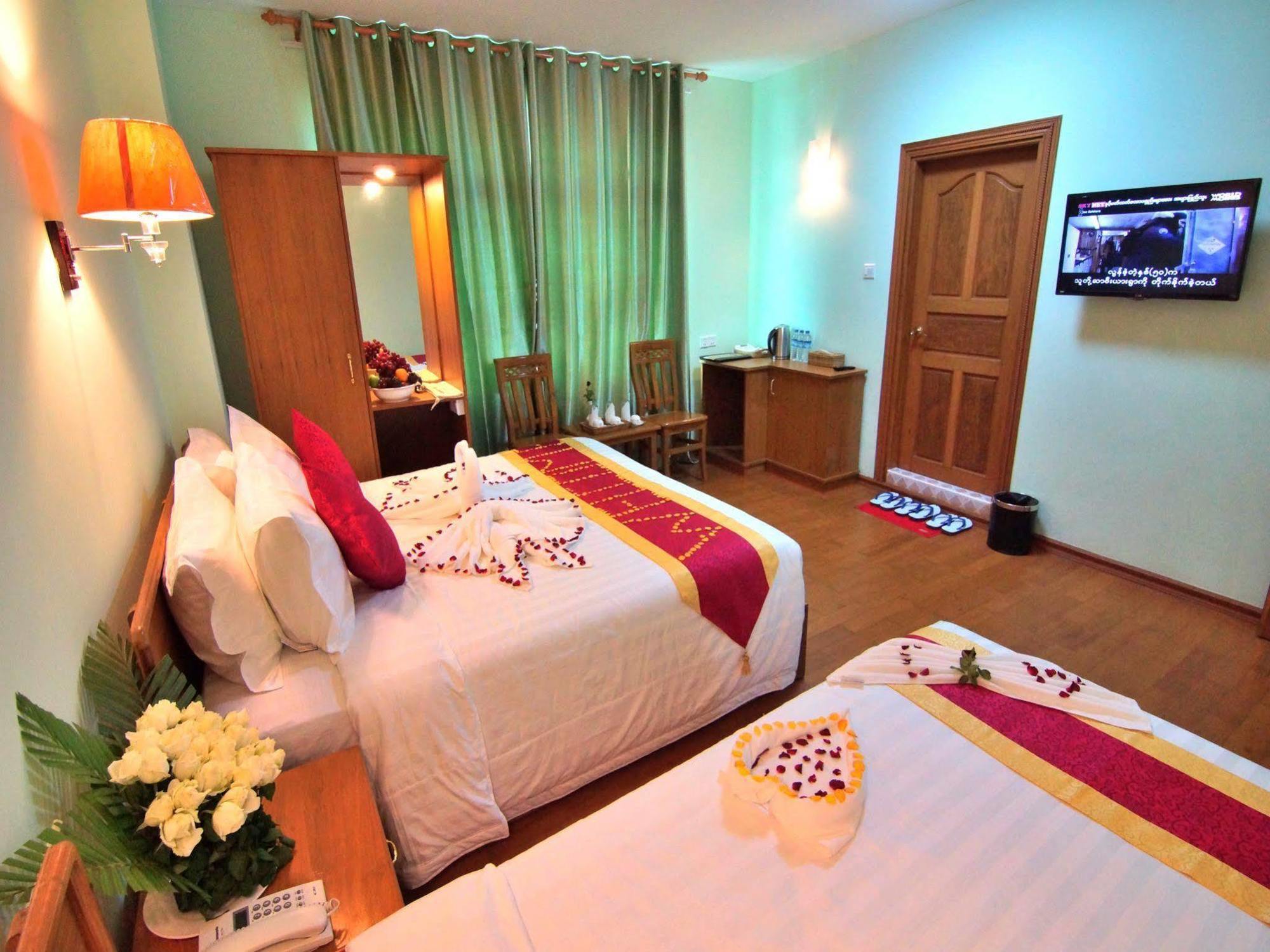 Hotel A1 Mandalay Bagian luar foto
