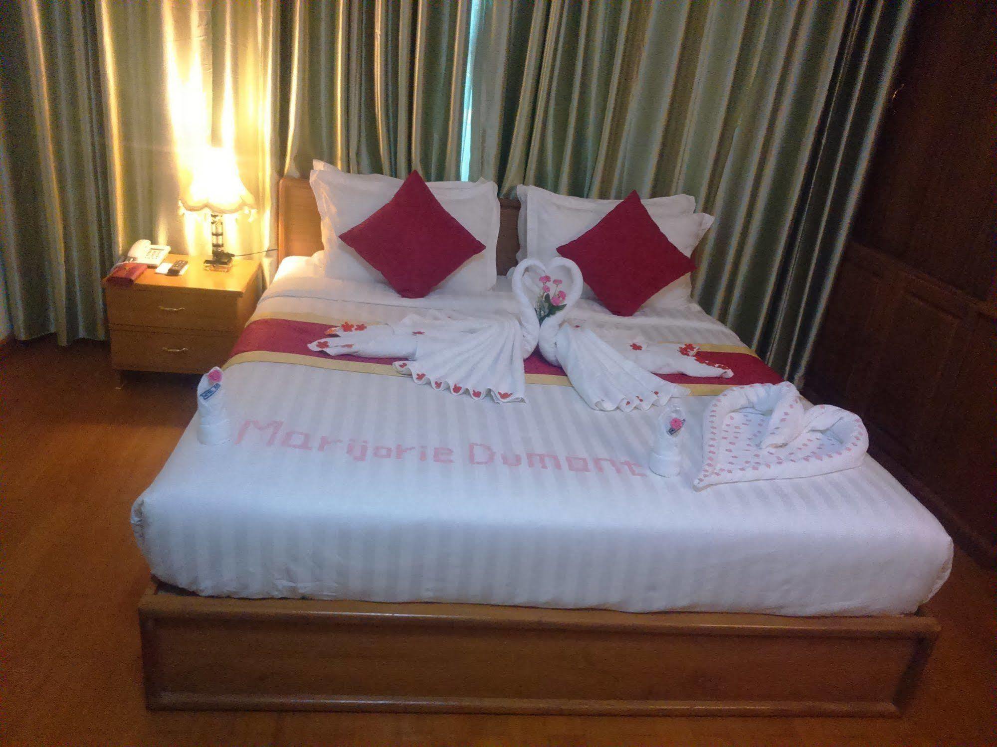 Hotel A1 Mandalay Bagian luar foto