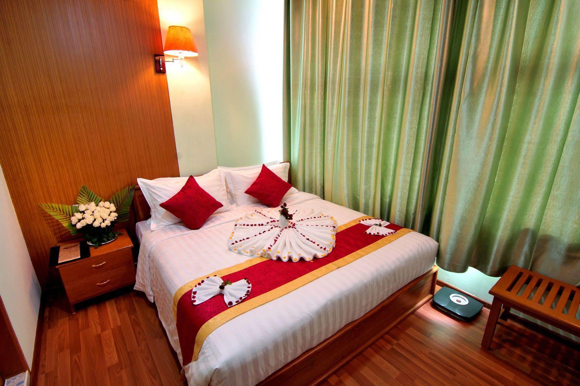 Hotel A1 Mandalay Bagian luar foto