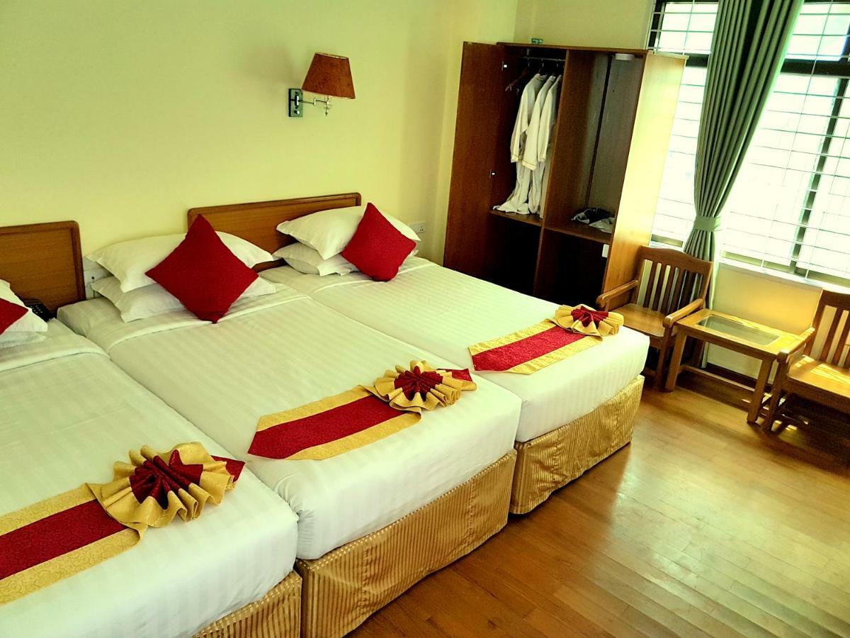 Hotel A1 Mandalay Bagian luar foto