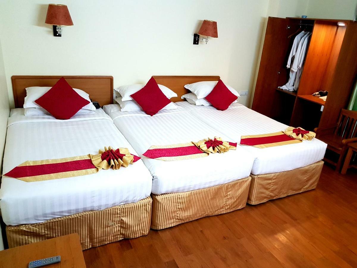 Hotel A1 Mandalay Bagian luar foto