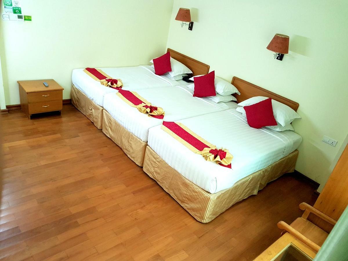 Hotel A1 Mandalay Bagian luar foto